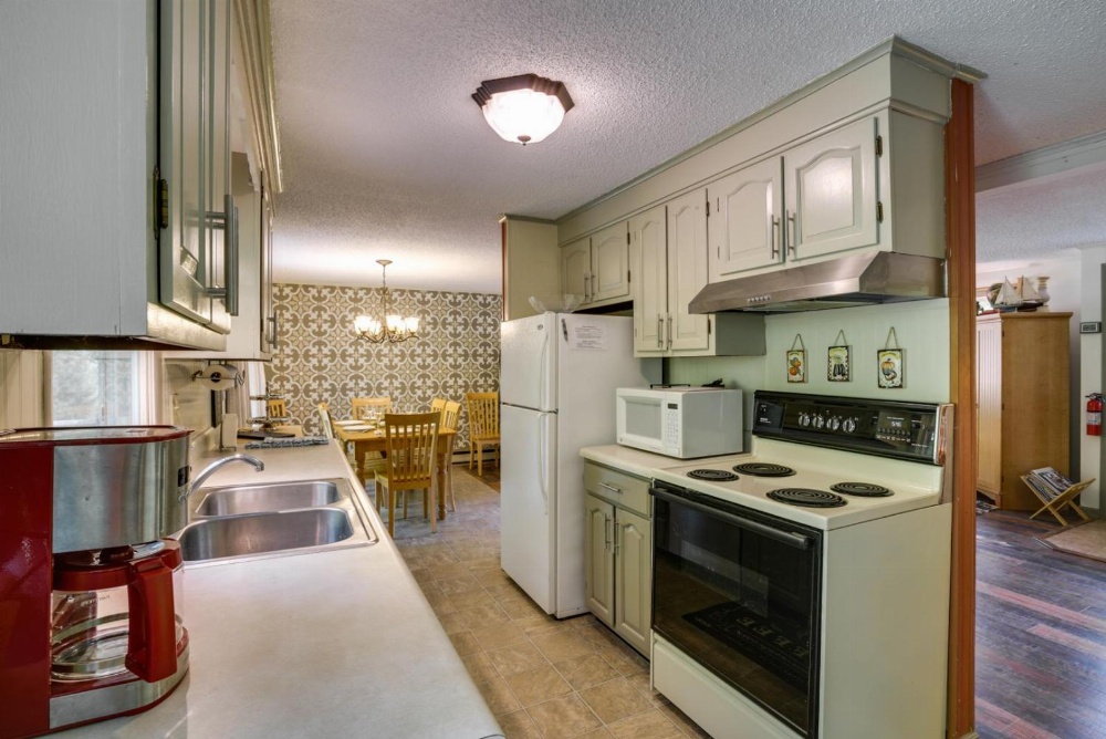 Great Valley Mtn House on 30 Acres with Pond and Grill