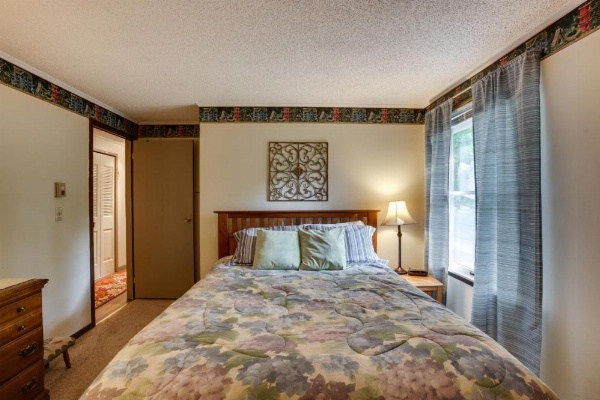 Great Valley Mtn House on 30 Acres with Pond and Grill image 10