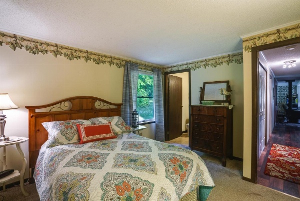 Great Valley Mtn House on 30 Acres with Pond and Grill image 6